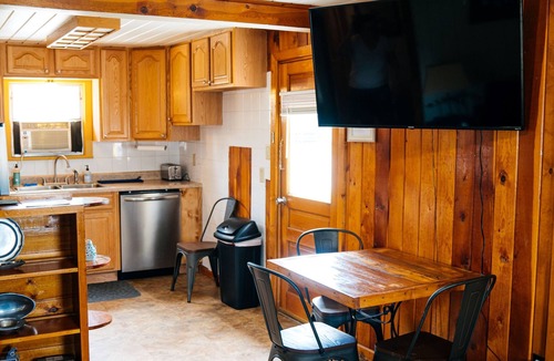 Salida Apartment | The Bird’s Nest - Creekside Cabin Retreat Near Salida & Monarch Mountain