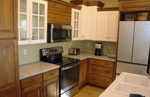 Canon City House | The Blue House on Barr -Charming Cottage Retreat in the Heart of Canon City