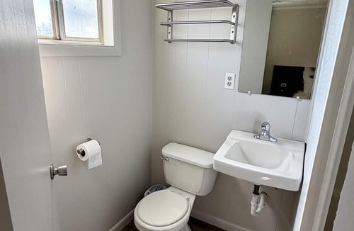 Bay View Bed & Breakfast | The Brewmaster`s Room at The Cedar