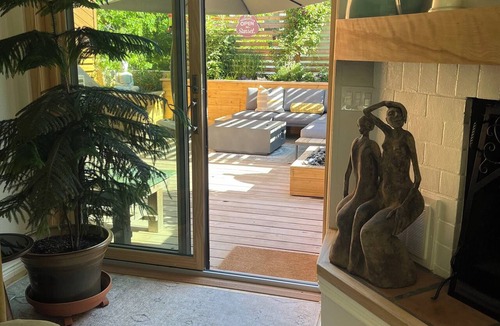 Glenwood Grove - North Iris House | The Buddha House - Luxurious North Boulder Retreat