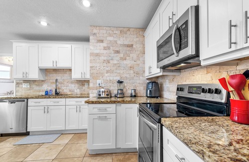 Wilton Manors House | The Bungalow on Wilton Drive. Upscale, Unique House with Huge Front Porch!