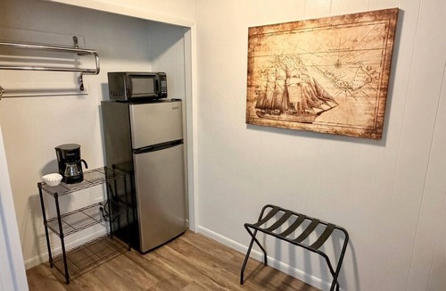Bay View Bed & Breakfast | The Captain`s Room at The Cedar
