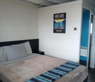 Bay View Hotel | The Cedar Motel