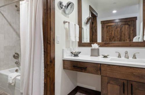 Beaver Creek Hotel | The Charter at Beaver Creek D325