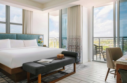 Downtown Hollywood Hotel | The Circ Hotel Hollywood, Sonder by Marriott Bonvoy