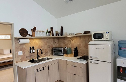Austinburg Cottage | The Cork Cottages Unit 3 Hot Tub, Arcade, 2 Queen, 2 Bath, New and Modern