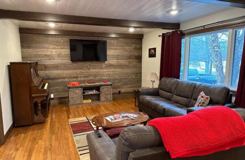 Ashtabula House | The Cortland Cottage at Brant's Apple Orchard