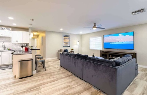 Lake Havasu City Villa | The Coyote Den – Private Igloo Lounge™