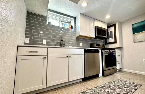 Edgewater House | The Cozy Below