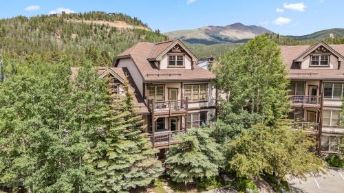Warrior's Mark House | The Cozy Corral Private Hot Tub Walk to Town