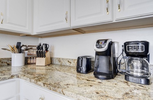 Fountain House | The Cozy Oak | Main Level Comforts