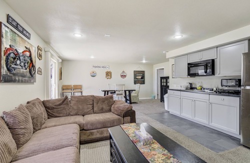 Fountain House | The Cozy Oak | Modern Basement Apartment