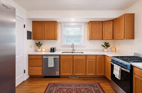 Englewood House | The Craftsman House - Prime Location - 4BD