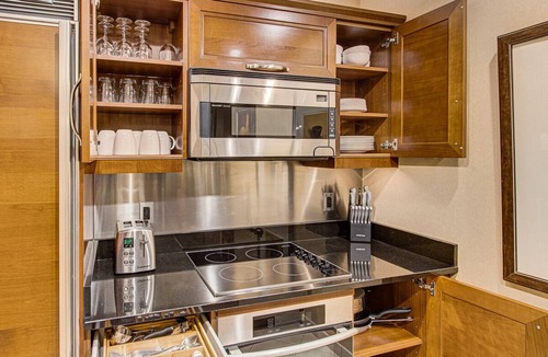 Las Vegas Condo | The Crown Jewel: Top-38th Floor Penthouse Duo @ MGM Signature-2BR/3BA