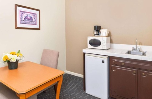 Solvang Hotel | The Danish Capital of America! Parking, Pool, Close to Santa Ynez River!