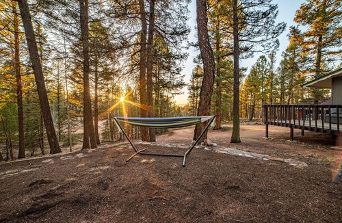 Florissant Cabin | The Den- Forest Cabin Retreat