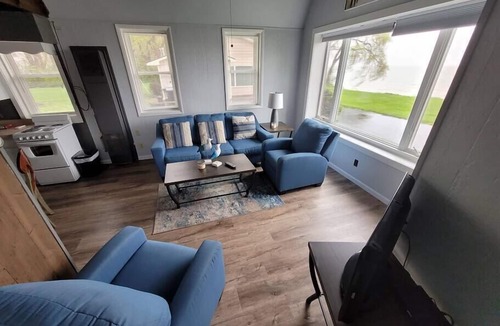 Huron House | The Depot Lakefront historic train depot King loft