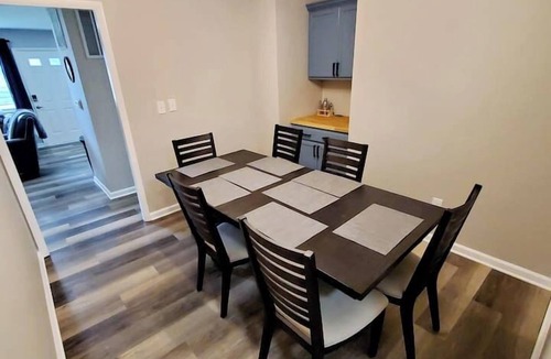 Mentor Headlands House | The Eagles Nest | King Bed | 5 Bds 2 Bath | Patio