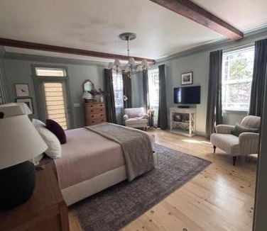 Mariposa House | The Firehouse Inn-Cottage