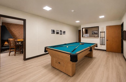 University Park Apartment | The Fox Den in Old Town! Pool, Sauna & Game Room