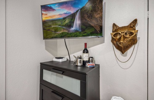 University Park Apartment | The Fox Den in Old Town! Pool, Sauna & Game Room