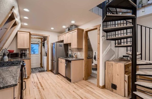 Shadow Mountain House | The Fox Den with views and creek on an acre!