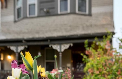 Five Points Bed & Breakfast | The Garden Room - Queen Anne Bed & Breakfast