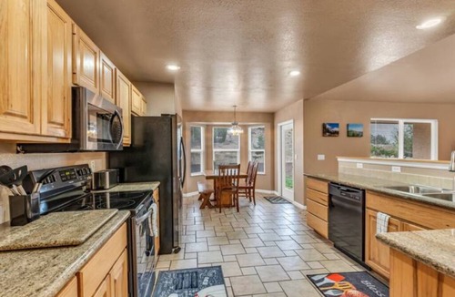 Canon City House | The Gathering Place: Quiet neighborhood, 5+ Bed/3 Bath home accommodates 12.