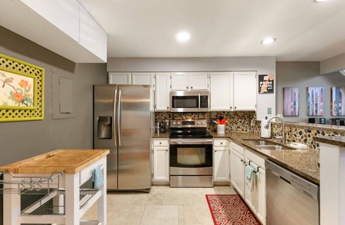 Glendale Condo | The Glendale Gem | Walk to Shops & Trail