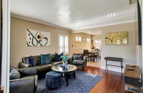Del Aire House | The Golden Haven Retreat LAX SoFi