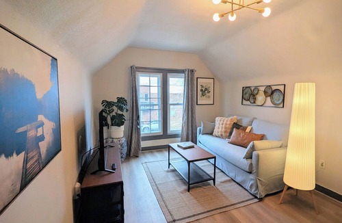 Cole Apartment | The Green House, RiNo - Luxury Queen Bed, Pullout Couch & Full Kitchenette