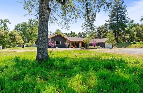 Mariposa Cabin | The Hangout House! Pool Spa BBQ Game Zone