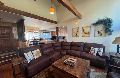 Ponderosa Pines House | The Harvest Moon Mountain Retreat