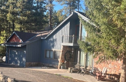 Ponderosa Pines House | The Harvest Moon Mountain Retreat