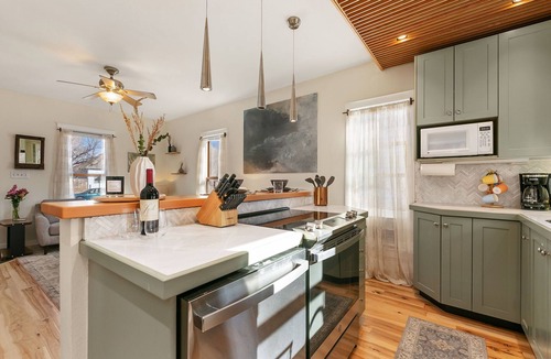 Martinez Park House | The Hattie House in Old Town – Walk Everywhere!