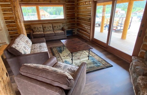 Ohio City Cabin | The High & The Mighty - 115 Gunnison Street, Ohio City, CO 81237