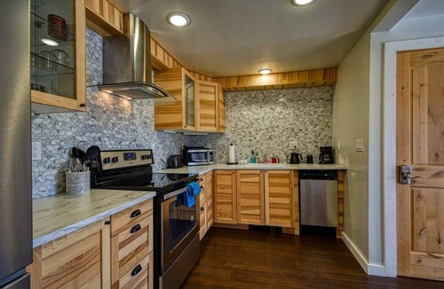 Leadville Condo | The Hilltop Suite — Mt Massive Views | Pet OK | EV Charger | Sleeps 4