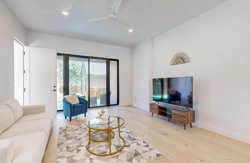 Highland House | The Isabelle's - Units A & B