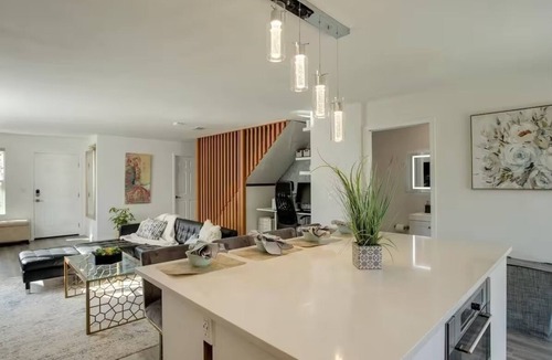 Brighton House | The Lake House - Perfect Getaway From Civilization
