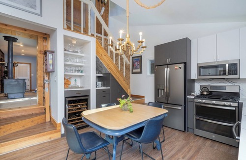 Telluride House | The Lily Pad~Heart of Telluride, 2 blocks to Skiing, 2 outdoor spaces, sunnyside