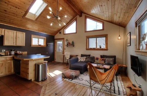 Leadville House | The Little Lodge Leadville — 2BR with Hot Tub, Pet-OK, 1.5 Blocks to Harrison