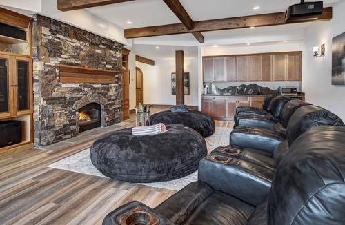 Breckenridge House | The Lodge at Stoney Ridge | A Mountain Mansion with Private Hot Tub, Amazing Views, & Patio!