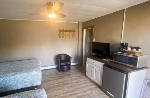 Oak Creek Hotel | The Lodges of Oak Creek – Perfect Base for Skiing, Hiking & Exploring Colorado