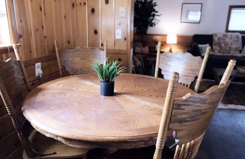 June Lake Hotel | The Loop 2 Bedroom Suite at Lake Front Cabins