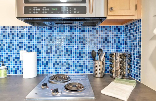 Coyote Gulch Apartment | The Lux in Lakewood. Minutes from Red Rocks. Hikes