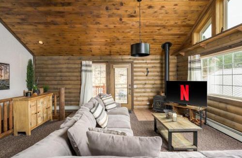 Black Hawk House | The Moose Hoose Cabin With Views and Game Room