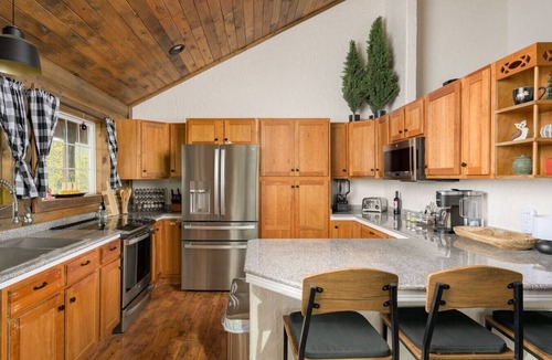 Black Hawk House | The Moose Hoose I Cabin W/Views + Game Room