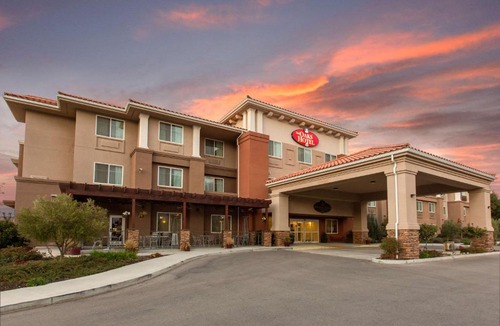 Paso Robles Hotel | The Oaks Hotel & Suites
