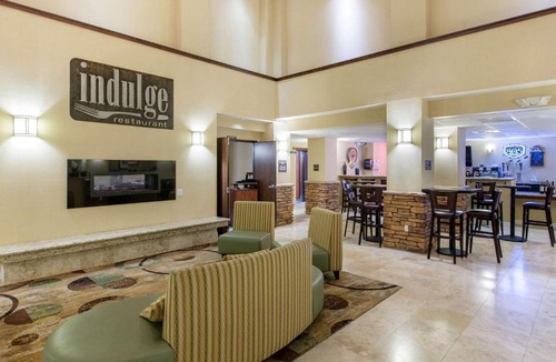 Paso Robles Hotel | The Oaks Hotel & Suites