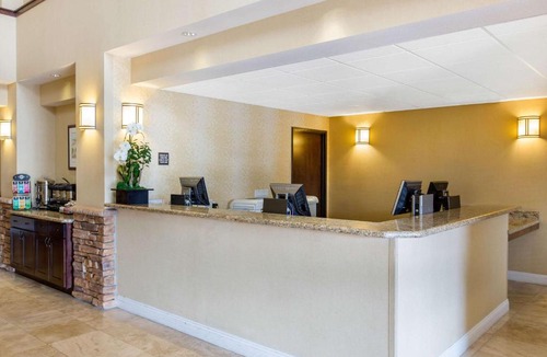 Paso Robles Hotel | The Oaks Hotel & Suites